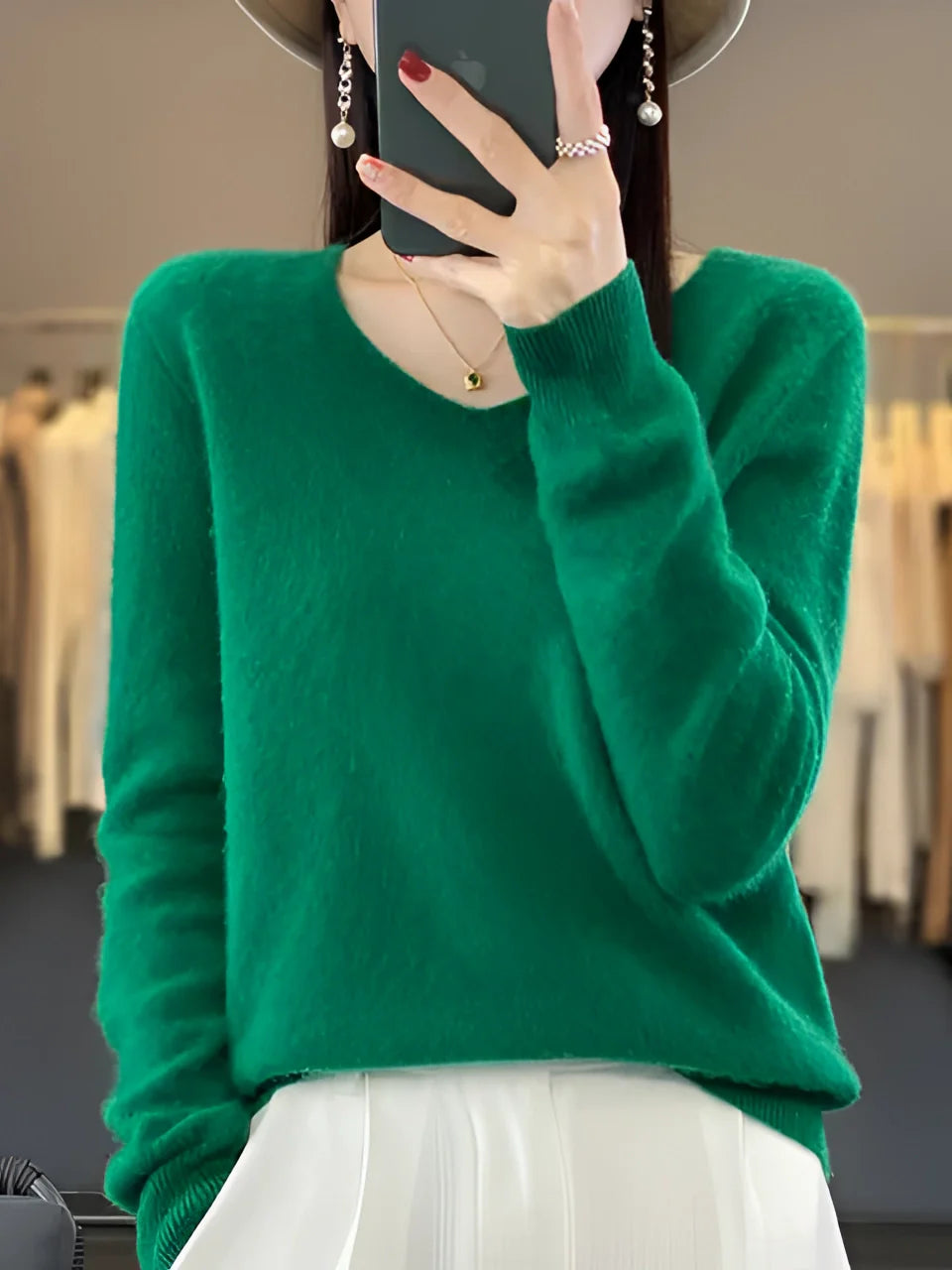 Luxury Women’s V-Neck Sweater – Soft, Elegant Winter Knit